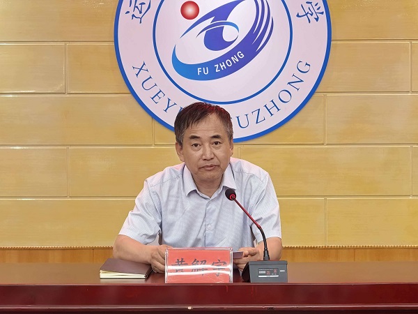 黄解宇.jpg