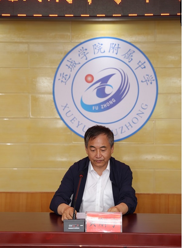 黄校长.JPG